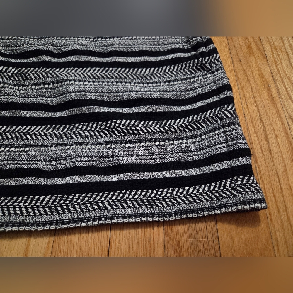 Lou & Grey Womens Black and Gray Striped Mini Skirt With Pockets EUC Size M - Picture 3 of 14